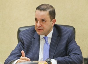 وزير المالية يوعز بشراء 170 ألف كمامة تم التحفظ عليها