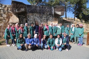وفد من طلبة مدرسة الكرامة الأساسية يزور جامعة البترا