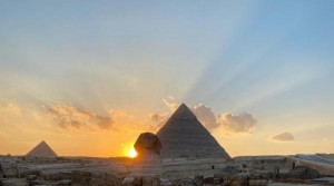 ظاهرة فلكية نادرة تشهدها الأهرامات .. ماذا حدث عند كتف أبو الهول