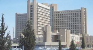 الملك والملكة يهاتفان مصابة بكورونا وطبيبتها بعد نجاح عملية قيصرية لها