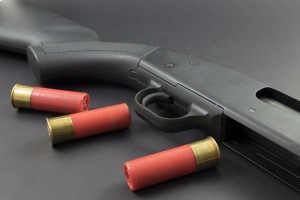 3 إصابات بمشاجرة مسلحة في حي نزال إحداها دهسا