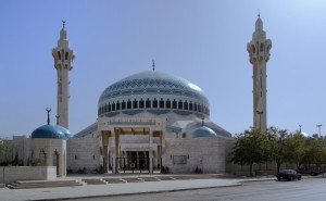 محافظ العاصمة: الذهاب لصلاة الجمعة سيراً على الأقدام ولا حركة للمركبات