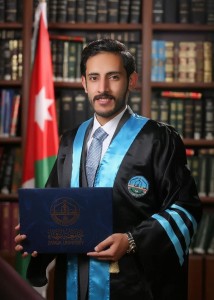 بسام الهباهبة الدعجة وأبناؤه يهنئون مراد عبدالله محمد العابد الدعجة بمناسبة تخرجه