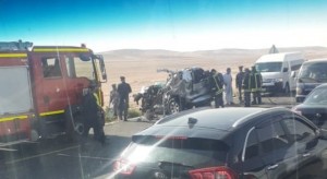 3 وفيات واصابتين بحادث مروّع على الطريق الصحراوي