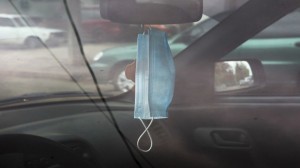 وزير الاعلام يوضح حول مخالفة مَن لا يرتدي الكمامة داخل المركبة