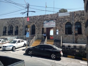 التربية: لا نية لتحويل أقدم مدرسة في إربد لمتحف ونقل الطلبة مؤقتا لخطورتها