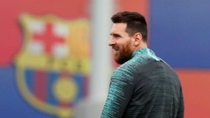 ميسي يعود لتدريبات برشلونة لأول مرة بعد انتهاء أزمة رحيله