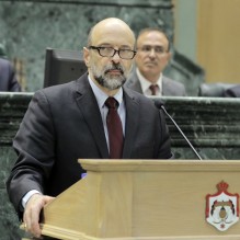 الرزاز: جائحة كورونا أخرت دمج وزارات