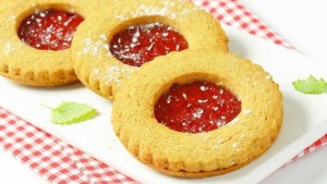 الغذاء والدواء تتلف طنا من المواد الغذائية بمصنع حلويات مخالف