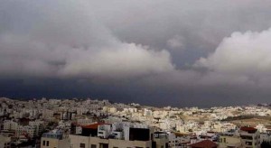 أجواء باردة وغائمة الأربعاء