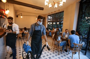 اغلاق المنشآت السياحية يهدد بتسريح 70 ألف عامل