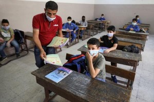 التربية: ارتفاع إصابات كورونا بين الطلبة والمعلمين مقلق
