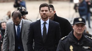 ألونسو يمدد تعاقده مع ريال سوسيداد