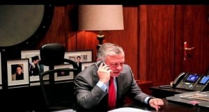 الملك يهاتف فتاة حكم عليها بإطالة اللسان