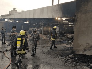 اخماد حريق باحد مصانع البولسترين بالبلقاء