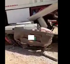 وفاتان واصابتان بينهم حملة جنسية امريكية بتصادم مركبتين في الخرانة