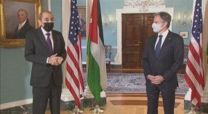 الصفدي يتلقى اتصالا من نظيره الأمريكي .. واتفاق على ضرورة تحقيق الهدوء