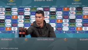 كم خسرت كوكاكولا بعد تصرف رونالدو الغريب؟