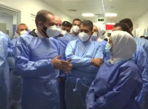 وزير الصحة يتفقد مستشفى عمان الميداني