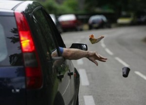 البيئة: الإلقاء العشوائي للنفايات اصبح الخطر الأكبر .. وبدء تطبيق القانون