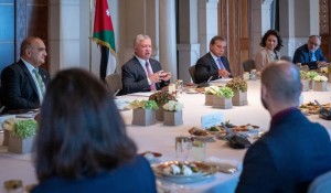 الملك يستقبل رئيس مجموعة البنك الدولي