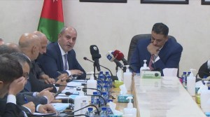 الشمالي: الدكاكين ومحال الألبسة والحلويات والمخابز غير مشمولة بشرط سند اخضر