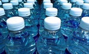 التربية تنبّه طلبة عجلون بإحضار مياه الشرب من منازلهم