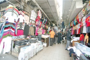 أجور الشحن ترفع أسعار الألبسة الشتوية 15%