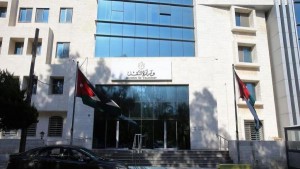 النقل تنفي استيفاء دينار عن الطرود الواردة للمملكة وتحذر من رسائل