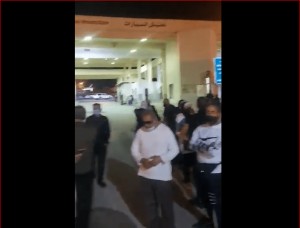بالفيديو .. اردنيون عالقون على الحدود مع سوريا بسبب فحص كورونا