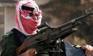 بحوزته 6 أسلحة نارية .. ضبط مطلوب أطلق النار على قوة أمنية وحاول إصابة أفرادها