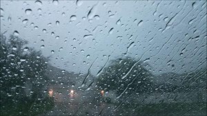 زخات من الأمطار وانخفاض حاد على الحرارة الاربعاء