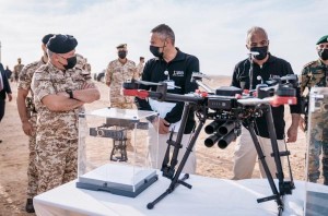 الملك يتابع تجارب ميدانية لأنظمة وتطبيقات طورها المركز الأردني للتصميم والتطوير
