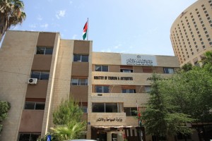 رسميا...وزير السياحة يعمم بشأن فحص "بي سي آر"