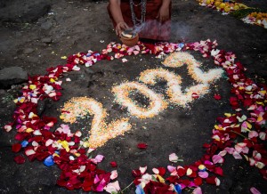 احتفالات 2022 .. "رعب أوميكرون" يلقى بظلاله القاتمة