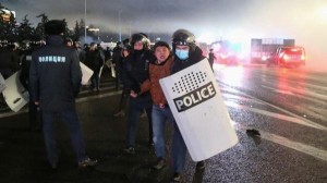 كازاخستان: مقتل 8 من الامن خلال الاضطرابات