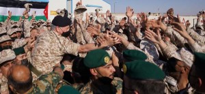 الملك يوجه بصرف 100 دينار للعاملين والمتقاعدين في الجيش والأجهزة الأمنية
