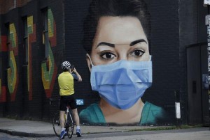 البلبيسي: نفكر بإلغاء إلزامية الكمامة إذا زادت نسبة التطعيم