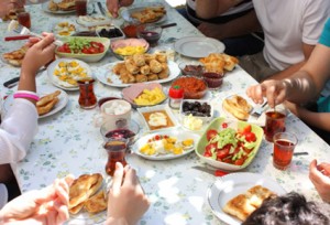 التنمية: السماح بإقامة موائد الرحمن خلال شهر رمضان
