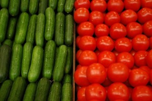 “الزراعة” توضح حول أسعار البندورة والخيار