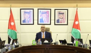 الخصاونة يدعو للتفكير بآليات تتيح للأردنيين في الخارج ممارسة حقهم الانتخابي