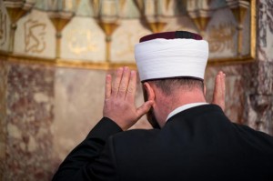 تعميم حول مدة الإقامة بعد اذاني الفجر والعشاء