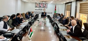 وزير العمل نايف استيتيةو رئيس غرفة تجارة عمان خليل الحاج توفيق يبحثان قطاع التجزئة
