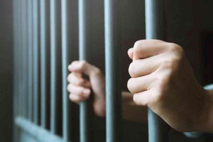السلط: جمع عقوبة أحد أرباب السوابق لتصل إلى السجن 20 عاماً