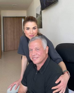 الملكة رانيا تنشر صورة مع الملك .. وتقول : الحمدلله على صحة “الأغلى