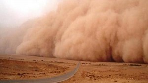 إدارة الازمات يحذر من الغبار وتدني الرؤية الافقية