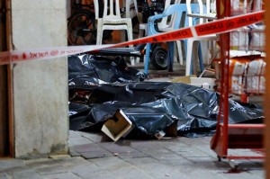 4 قتلى إسرائيليين بعملية طعن قرب تل أبيب