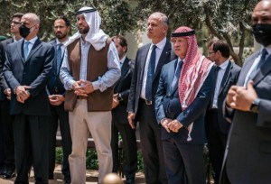 الملك على رأس مشيعي جثمان الدكتور فيصل الياسين