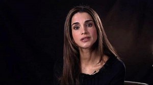 الملكة تتقبل العزاء من الشيخة موزا في عمان بوفاة والدها