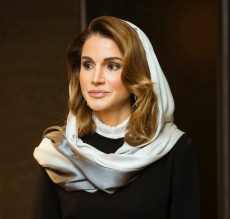 الملكة رانيا العبدالله تشكر المعزّين في وفاة والدها
